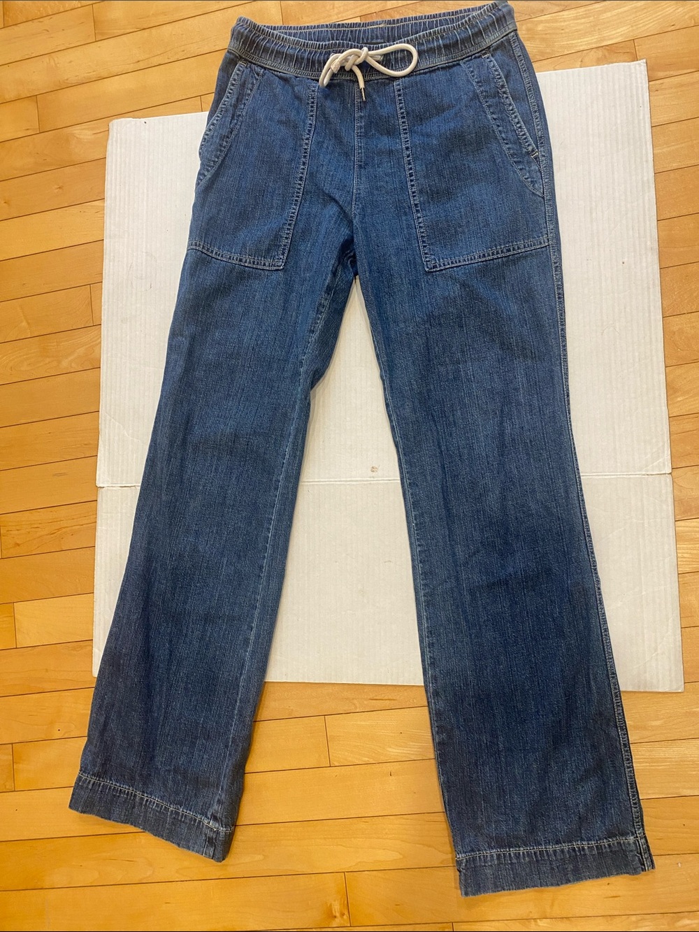 James Perse medium wash Straight leg blue Jeans w Drawstring Elastic Waist Sze 0